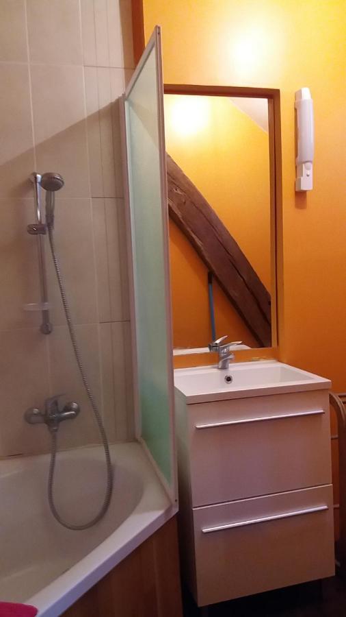 Le Charme Du Chateau Apartment Les Andelys Bagian luar foto