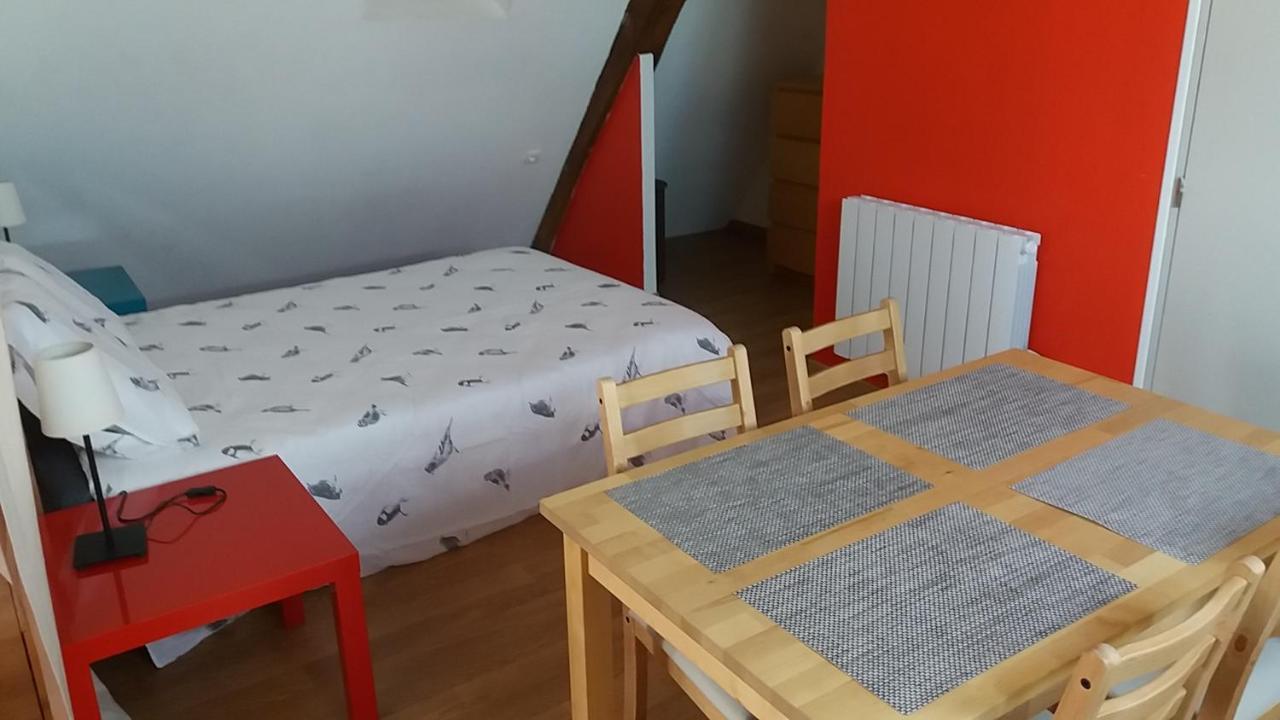Le Charme Du Chateau Apartment Les Andelys Bagian luar foto