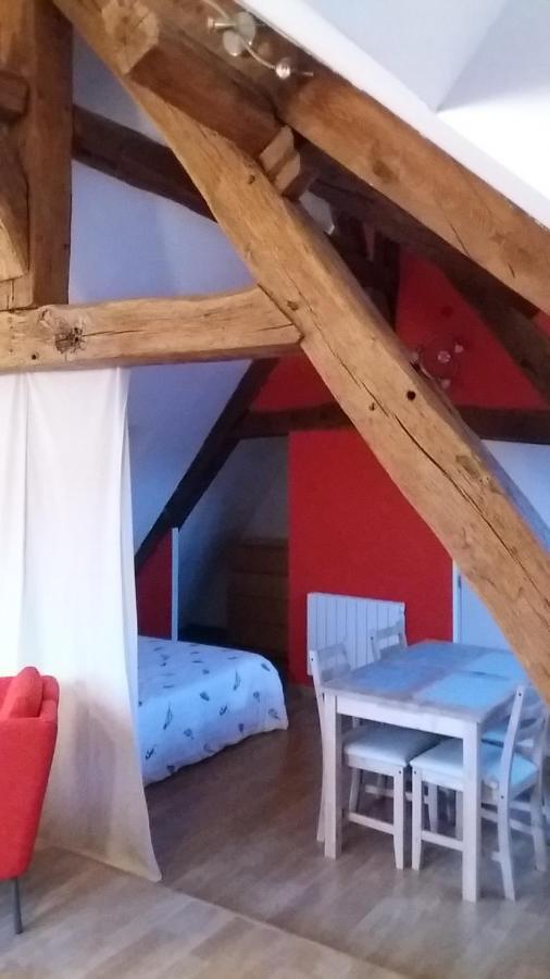 Le Charme Du Chateau Apartment Les Andelys Bagian luar foto